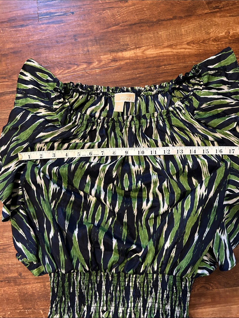 Green Patterned Off-Shoulder Ruffle Top - Picture 9 of 10